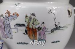 19th century, A beautiful famille rose chinese porcelain tureen and cover