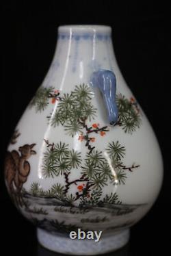 4.7 Chinese Porcelain HandPainted Exquisite Deer Pattern Vase