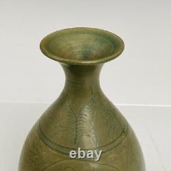 6.7 Old Chinese Porcelain Song dynasty yue kiln cyan glaze flower yuhuchun Vase