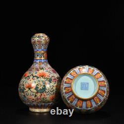 8 Chinese Porcelain qing dynasty qianlong mark A pair colour enamels lotus Vase