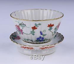 A CHINESE ANTIQUE GILT FAMILLE ROSE PORCELAIN BOWL & SAUCER, 19th CENTURY