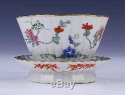 A CHINESE ANTIQUE GILT FAMILLE ROSE PORCELAIN BOWL & SAUCER, 19th CENTURY