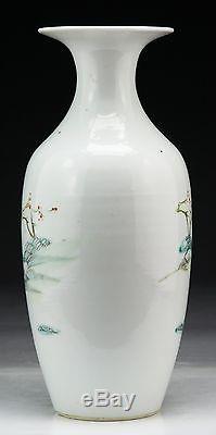 A Chinese Antique Famille Rose Porcelain Vase