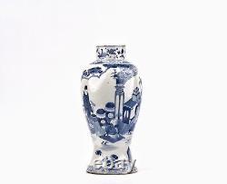 A Chinese Blue & White Porcelain Form Vase