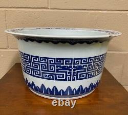 A Chinese Porcelain Blue and White Jardiniere