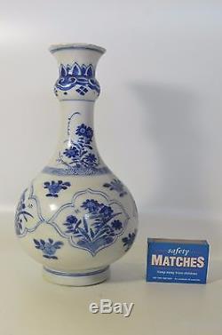 A Chinese Porcelain Kangxi Period (1662-1722) Blue and White Guglet Vase