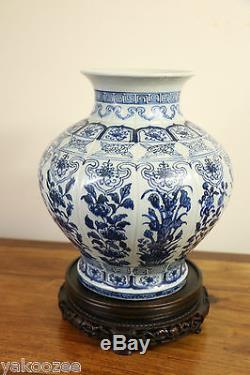 A Chinese Porcelain Vase #20150076