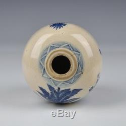 A Perfect Chinese Porcelain 19th Century Kangxi Marked Jar With Figures