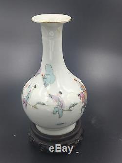 A Small Chinese Porcelain Vase Qing Dynasty Tongzhi Period
