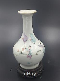 A Small Chinese Porcelain Vase Qing Dynasty Tongzhi Period