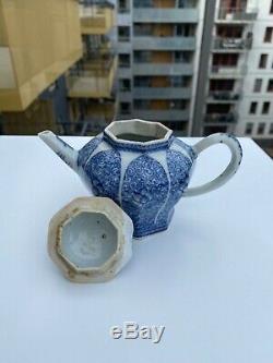 A Very Rare Chinese Kangxi Tea Pot 1700 Blue White Lotus Porcelain Middle East