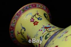 A conterporary copy of Chinese porcelain vase from 18th century, good quality