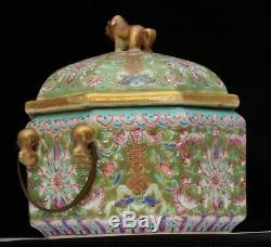 A good quality Chinese antique porcelain lidded box, 19th century