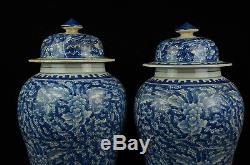 A pair Beautiful Chinese blue and white porcelain vase jar pot with cover