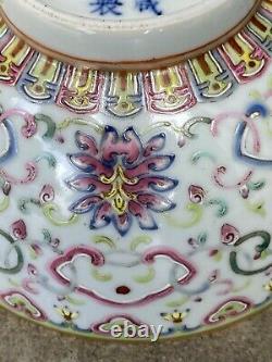 A pair of Chinese Famille Rose Porcelain Bowl with XIANFENG mark 1831-1861