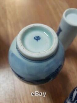 ANTIQUE CHINESE GIFT SET (Classic White and Blue Porcelain)