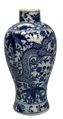 Antique Chinese Blue and White Vase, Kangxi Mark, Qing Dynasty (1644-1911)