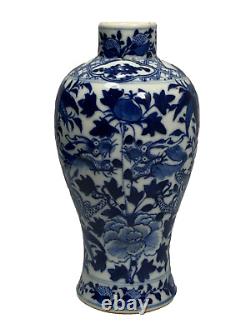 Antique Chinese Blue and White Vase, Kangxi Mark, Qing Dynasty (1644-1911)