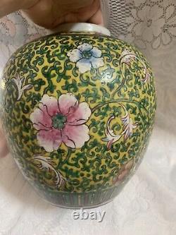 Antique Chinese Export Porcelain Famille Jaune Verte Ginger Jar Vase w Figures
