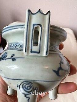 Antique Chinese Porcelain Blue and White Censer. Ming Period