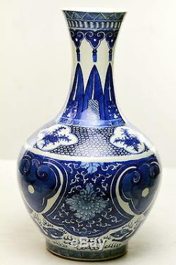 Antique Chinese Porcelain Kangxi vase Blue & White 6 character reign mark