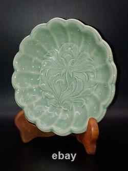 Antique Chinese Porcelain Relief Art Petal Plate Rosewood Holder