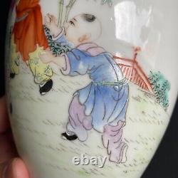 Antique Chinese Porcelain vase from the republic period Hongxian Mark #983