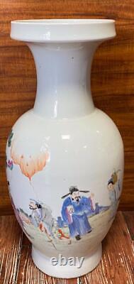 Antique Chinese Qing Dynasty 19th Century Famille Rose Baluster Porcelain Vase