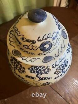 Antique Chinese Qing Dynasty Blue/White Porcelain/Ceramic General Jar witht Lid