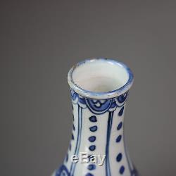 Antique Chinese blue and white porcelain Kraak bottle vase, Wanli (1573-1619)