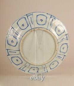 Antique Chinese ceramic porcelain blue & white plate charger 17th c Ming Kraak