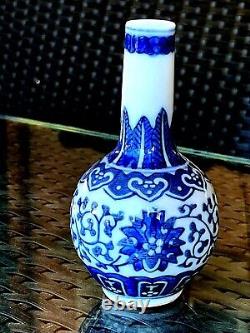 Beautiful Antique Chinese Blue On White Small 4h Porcelain Vase Signed