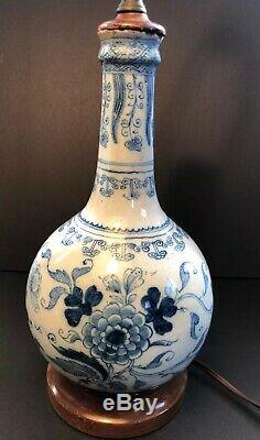 Beautiful Blue and White Antique Chinese Porcelain Garlic Head Vase w lamp mount