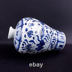 Beautiful Chinese Hand Painting Blue&white Porcelain Fish Mei Vase