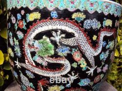 Beautiful Chinese Oriental Porcelain Famille Rose Vase 7 Dragons Decoration