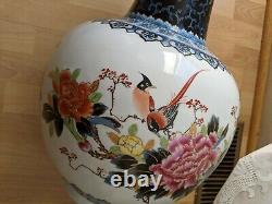 Beautiful Mid 20th Century Chinese Porcelain Vase