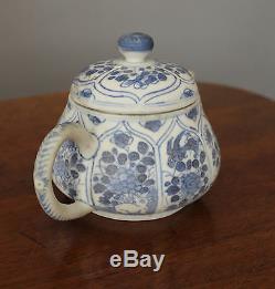 Blue Chrysanthemum Chinese Shipwreck Porcelain Tea Pot and Cover Kangxi c1660