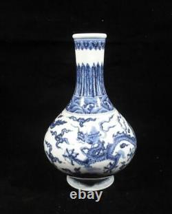 Chinese Antique Blue and White Painting Porcelain Vase Bottle XuanDe Mark