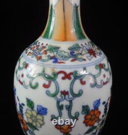 Chinese Antique DouCai Hand Painting Flowers Porcelain Vase YongZheng Mark