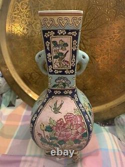 Chinese Antique Porcelain Qing dynasty qianlong mark famille rose Vase