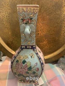 Chinese Antique Porcelain Qing dynasty qianlong mark famille rose Vase