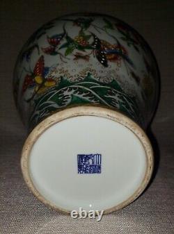 Chinese Antique porcelain vase Qianlong mark