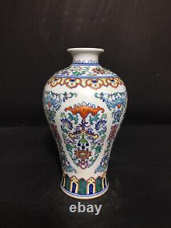 Chinese Doucai Porcelain Handmade Exquisite Pattern Vase 18079