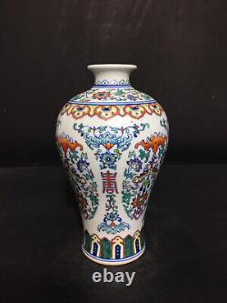 Chinese Doucai Porcelain Handmade Exquisite Pattern Vase 18079