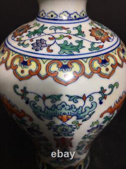 Chinese Doucai Porcelain Handmade Exquisite Pattern Vase 18079