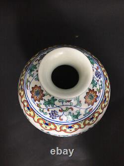 Chinese Doucai Porcelain Handmade Exquisite Pattern Vase 18079