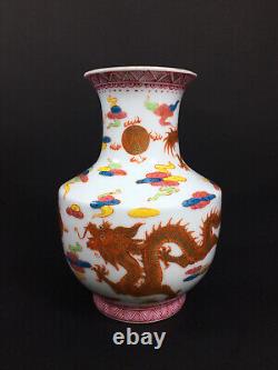 Chinese Multicolored Porcelain Gilded Hand-Painted Dragon Pattern Vase 19268