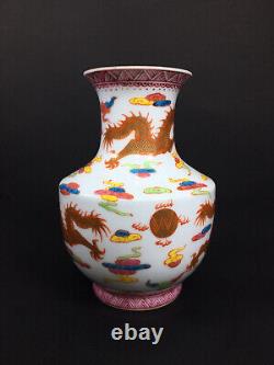 Chinese Multicolored Porcelain Gilded Hand-Painted Dragon Pattern Vase 19268