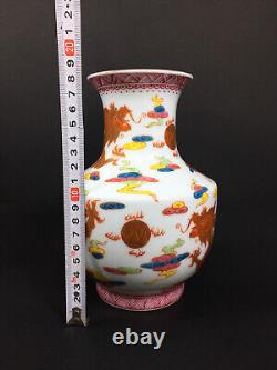 Chinese Multicolored Porcelain Gilded Hand-Painted Dragon Pattern Vase 19268