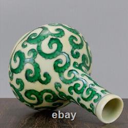 Chinese Porcelain Ming Chenghua Contending Colors Rolled Leaf Pattern Vase 7.48